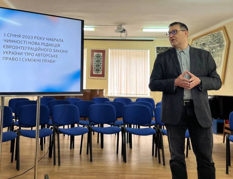 Доктор педагогічних наук, професор  В'ячеслав Борисов під час виступу на пленарному засіданні